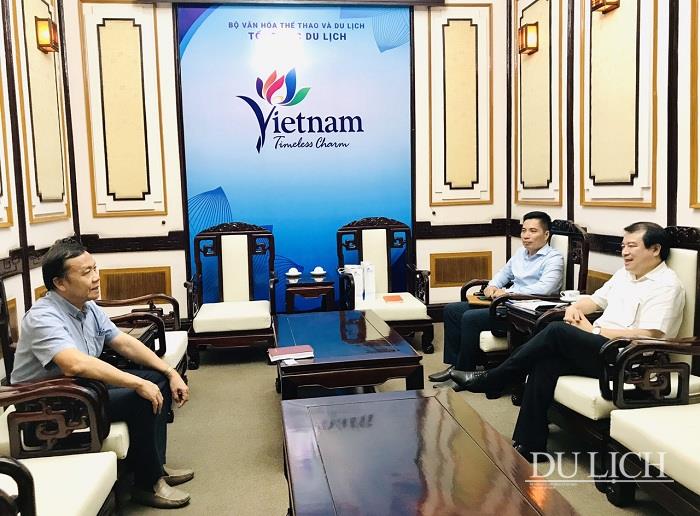 Phó Tổng cục trưởng TCDL Hà Văn Siêu tiếp và trao đổi cùng Tổng Lãnh sự Việt Nam tại Vancouver Nguyễn Quang Trung
